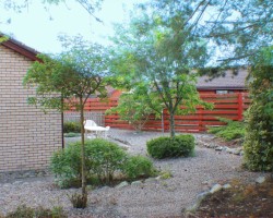 Cairngorm Holiday Bungalows, Eilrig - enclosed rear garden