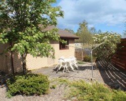 Cairngorm Holiday Bungalows, Eilrig - enclosed raer garden